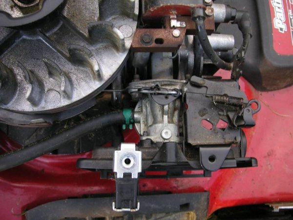 Ремонт карбюратора газонокосилки.