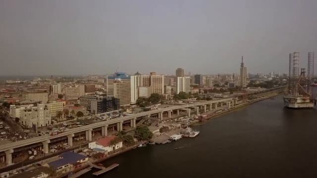 Je ne sais pas le pauvre mec que j'ai rencontré est si riche jusqu'au jour où je lui ai rendu visit смотреть онлайн