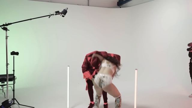 100 SUPERMODELS VS 1 NERD смотреть онлайн