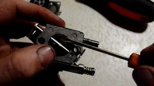 Разборка карбюратора китайской бензопилы без подкачки топлива(без праймера)