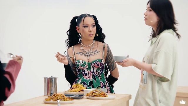 Jodi's React to Bella's Insane Aim in Valorant | Jodi tries BALUT for the first time | смотреть онлайн