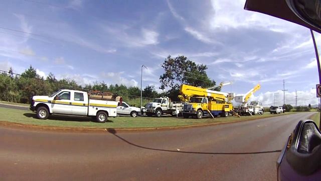 Kia Soul crashes into a pole on Ka Uka Blvd. Major Damage to the pole смотреть онлайн