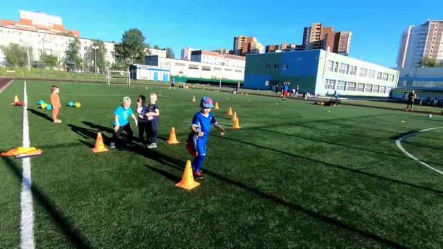 Веселая тренировка по футболу для детей 3-4 лет #2/ Funny football drills for kids 3-4 years old #2 смотреть онлайн