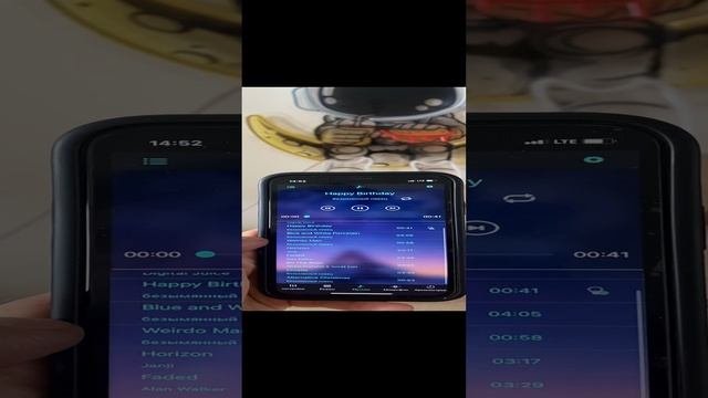 Космонавт с контроллером