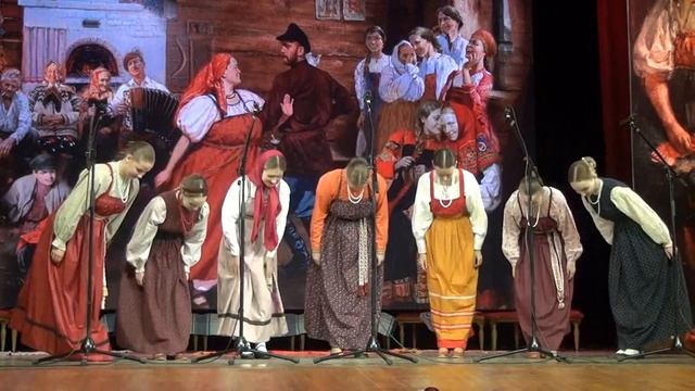 Когда они поют-замирает сердце... Именно так раньше привлекали урожай. Душещипательно,аж до мурашек смотреть онлайн
