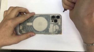 Замена заднего стекла на iPhone 12 Pro в Москве.