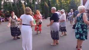 СНОВА ВЕЧЕР СИНИЙ, СИНИЙ! ТАНЦЫ В ПАРКЕ ГОРЬКОГО ХАРЬКОВ СЧАСТЛИВЫЕ ДНИ.mp4