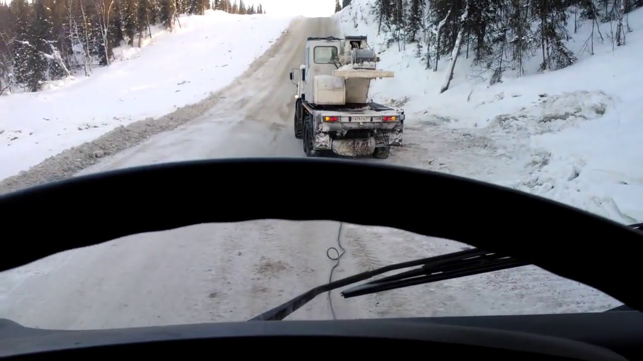 Затаскиваем гружёный Камаз 65221 с тралом на подъём автокраном на базе Камаз 43118