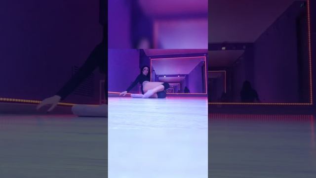 Обучение стрип-пластике в Москве ?? хореограф, танцовщица Евгения Лукьянова Джия смотреть онлайн