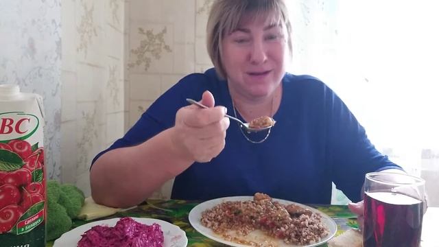 МУКБАНГ / Гуляш с гречкой / Сочная дыня ??? смотреть онлайн