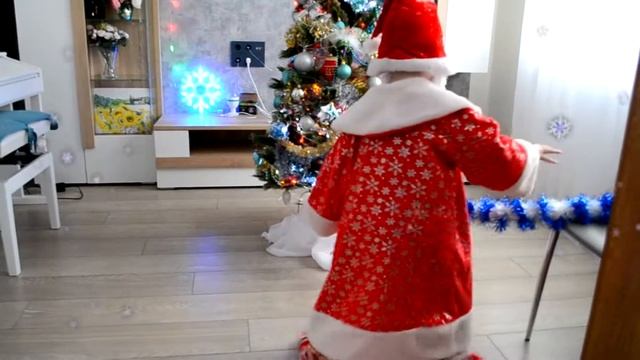 ТАНЕЦ ДЕДА МОРОЗА! смотреть онлайн