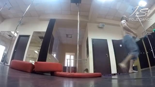 Как делать рондат (перелёт) на пилоне Tutorial смотреть онлайн