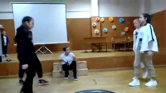 Танец от группы "Белые кеды" - "Добро и зло" смотреть онлайн