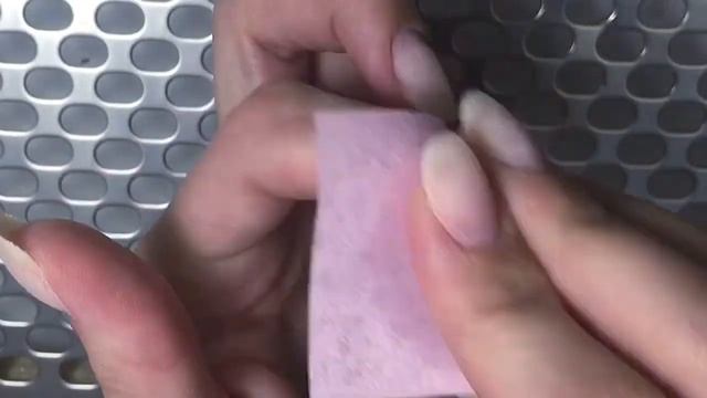 Аппаратный маникюр на себе. Серебристая кошка и стемпинг смотреть онлайн