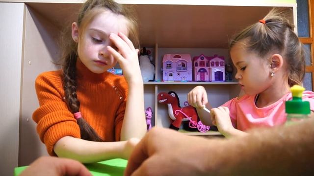 Василина и Соня делают ангелочка смотреть онлайн