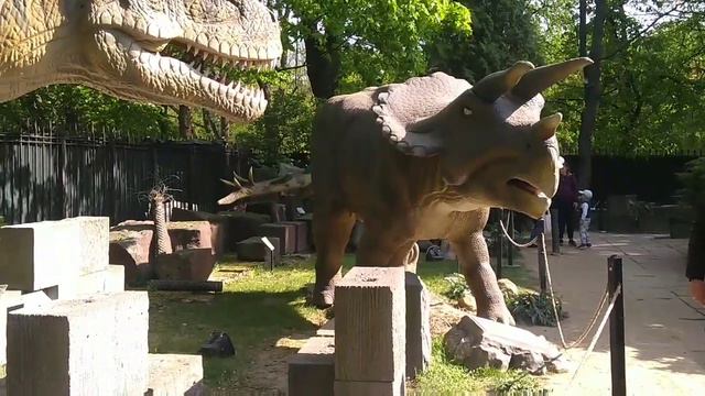 Живые динозавры в Варшаве, выставка. Living dinosaurs in Warsaw. Движущиеся динозавры в полный рост смотреть онлайн