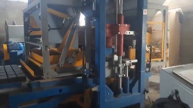 Станок для изготовления 2-х слойной плитки. Вибропресс Рифей Буран 2 смотреть онлайн