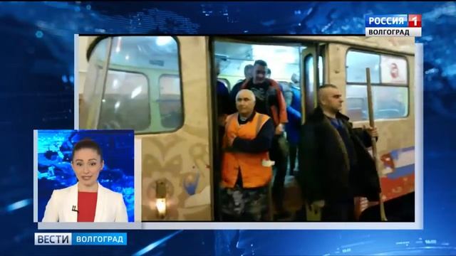 На подземных станциях волгоградского метротрама звучат новогодние мелодии смотреть онлайн