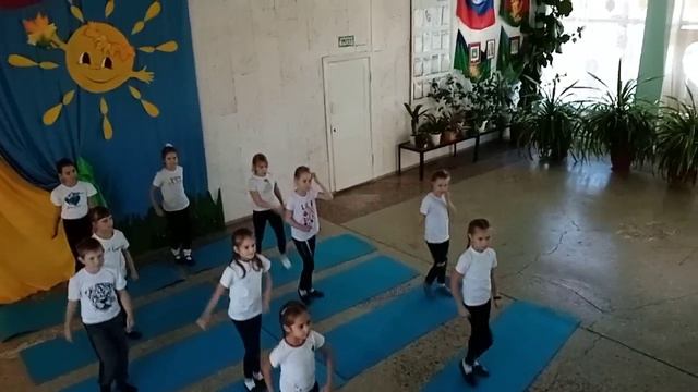 занятие с гимнатическими палками 1 часть.mp4 смотреть онлайн