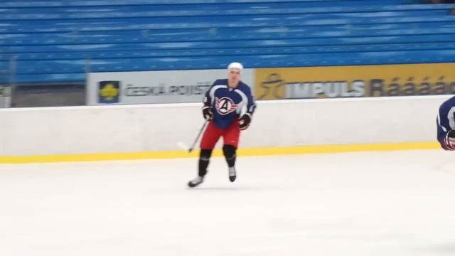 Видеодневник из Чехии: экипировка хоккеистов смотреть онлайн