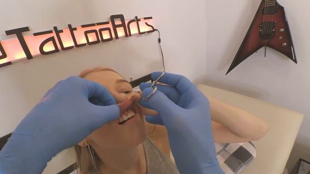 Пирсинг. Smile Piercing. Прокол уздечки верхней губы / Смайл. @Paul_Vu_Tattooarts. Kherson. Херсон