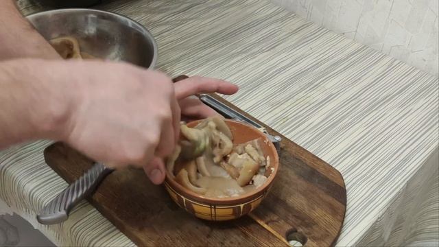 Закуска из свиной шкуры смотреть онлайн