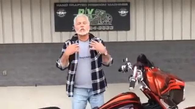 26 glide HARLEY DAVIDSON CUSTOM BIKES BAGGERS 704BOYS CUSTOM MOTORCYCLES STREETGLIDES ULTRA смотреть онлайн