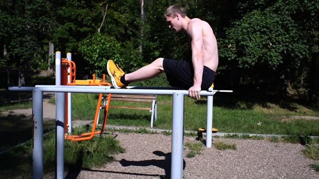МОЩНЫЙ СЕТ НА БРУСЬЯХ||Сколько сделаешь ты? #отжиманиянабрусьях #dips #shredded #дикийлось
