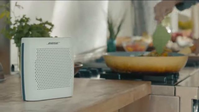Bose SoundLink Color Bluetooth Speaker with Nancy Hornback смотреть онлайн
