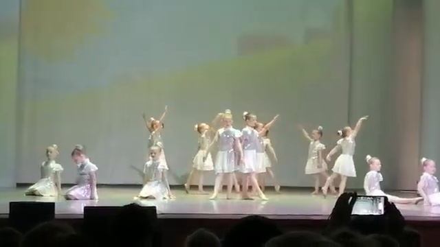 КРАСИВЫЙ ТАНЕЦ В ИСПОЛНЕНИЕ ДЕТЕЙ смотреть онлайн