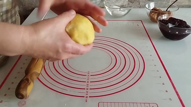 Домашние РОГАЛИКИ из Песочно-Дрожжевого теста!!! Просто и очень Вкусно!!! смотреть онлайн