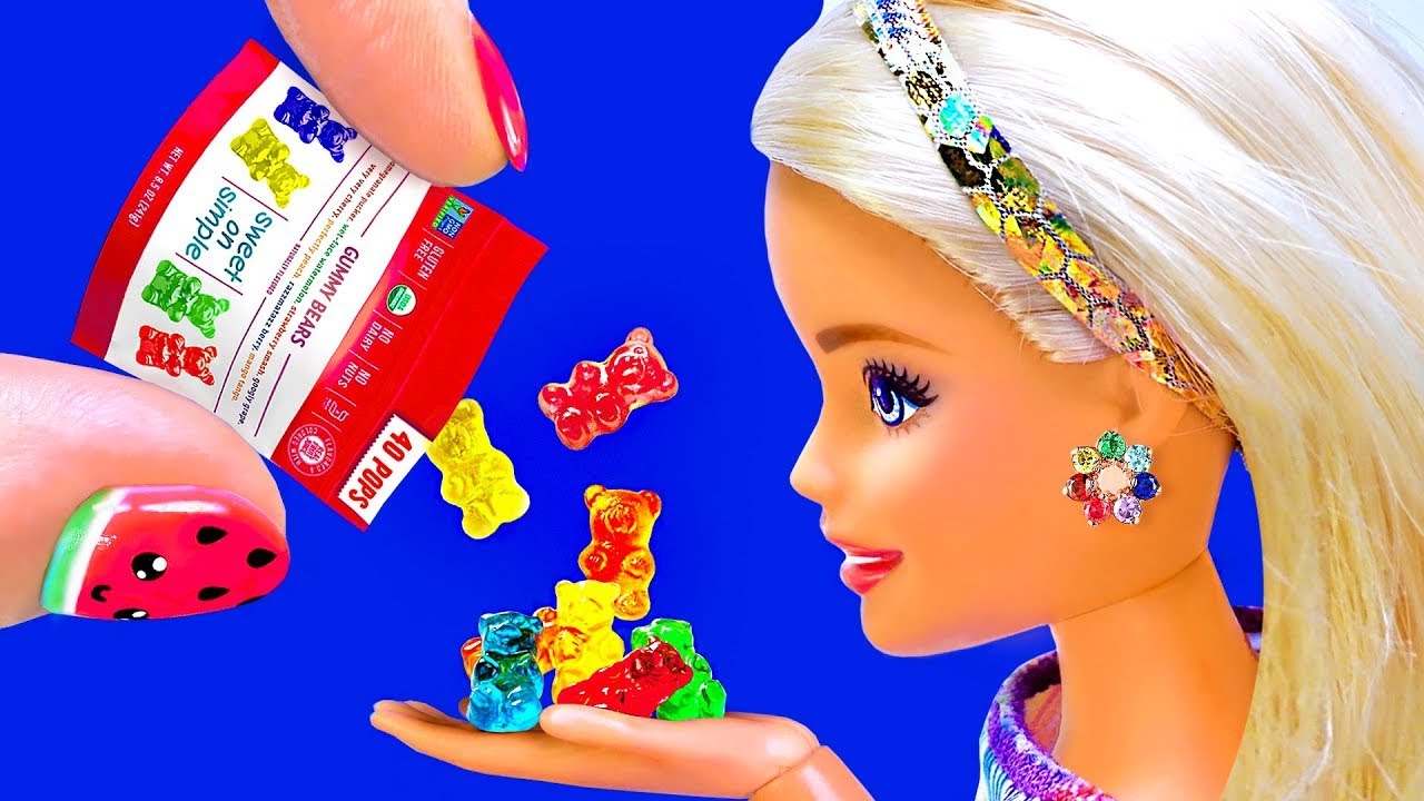 12 лайфхаков для БАРБИ: коляска для куклы LOL, мармеладные мишки, лоток для льда, серьги смотреть онлайн