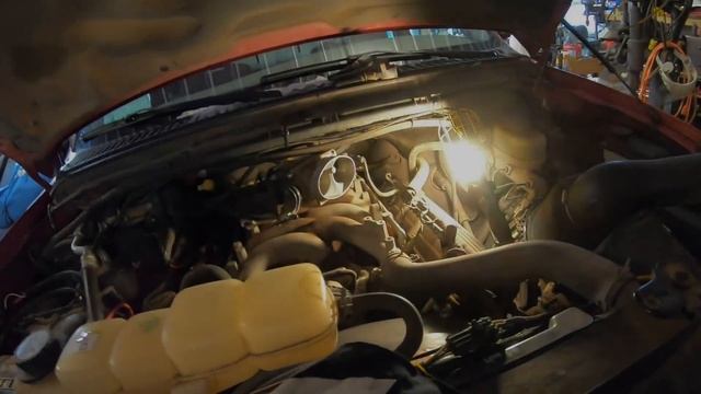 2003 Ford F-250 Super Duty 6.8L V-10 Engine Misfire Problems - Loose Spark Plugs & Burned Coil Boot смотреть онлайн