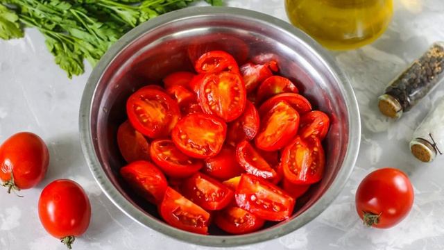 Помидоры дольками с луком и маслом смотреть онлайн