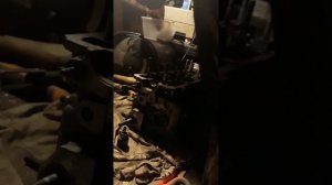 Как одеть стопорные кольца на направляющие втулки клапана!