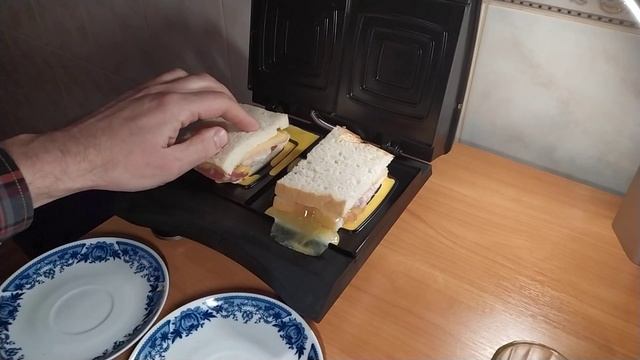 Бутербродница BRAYER BR-2204, быстро, просто и вкусно. смотреть онлайн
