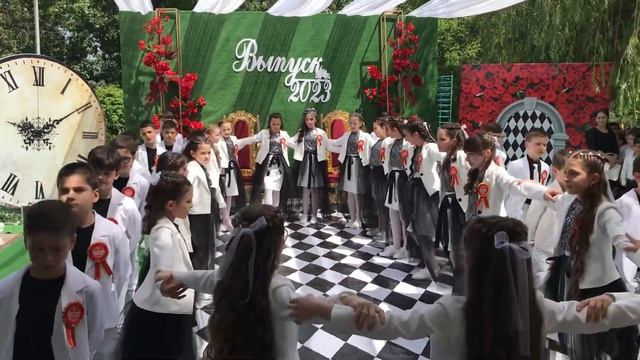 Выпускной вальс начальной школы прогимназии «Ручеёк» смотреть онлайн