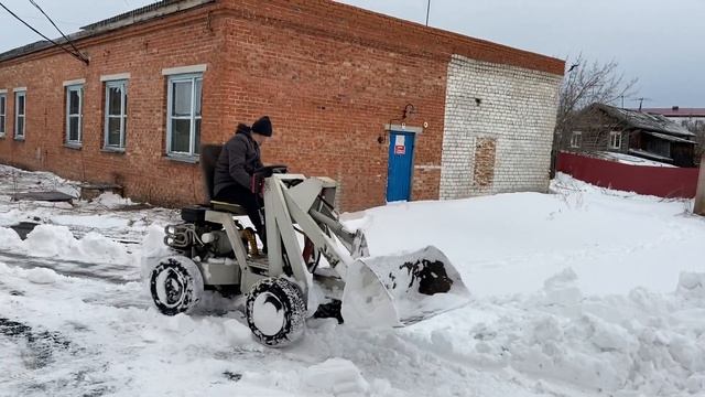 Мой мини погрузчик , не заменимая вещь в частном доме , рекомендую каждому домовладельцу иметь подо смотреть онлайн