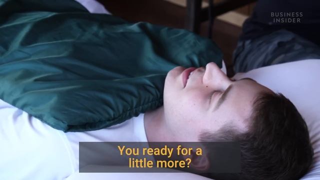 Tony Robbins shocks himself every morning with the "electric taco" смотреть онлайн