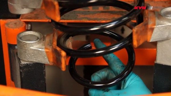 MINI Cooper R56, R57 - FRONT - Передние амортизаторы KYB установка