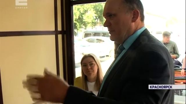 На станции «Енисей» в Красноярске появилась теплая остановка: прошлую сломали смотреть онлайн