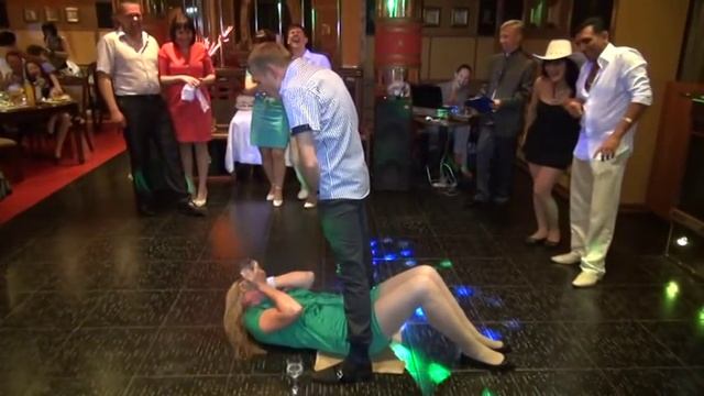 Писающий мальчик.mpg смотреть онлайн