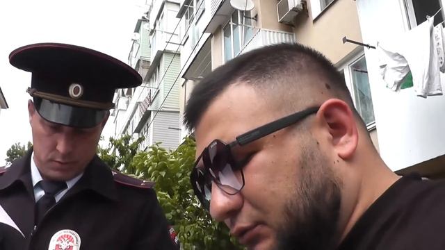 Администрация два раза вызвала полицию на Авакян Гаспара после чего получили штрафы/Туапсе смотреть онлайн