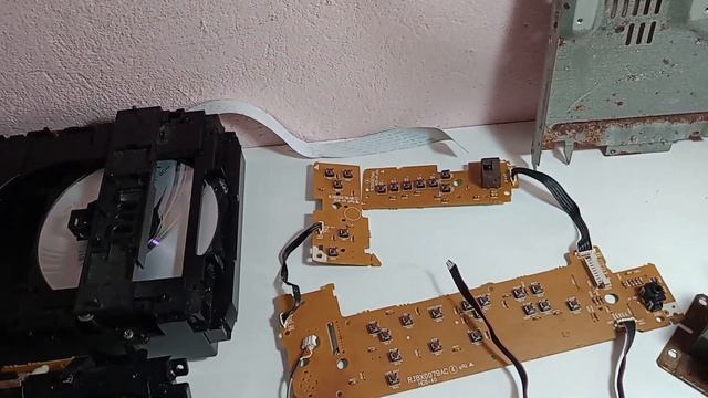 Panasonic SA-CH34. CD stereo system, year 1996. Disassembled. No sound and Cd not working. 5 CDs. смотреть онлайн