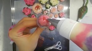 Цветы на торт: ранункулюсы, розы, пионы