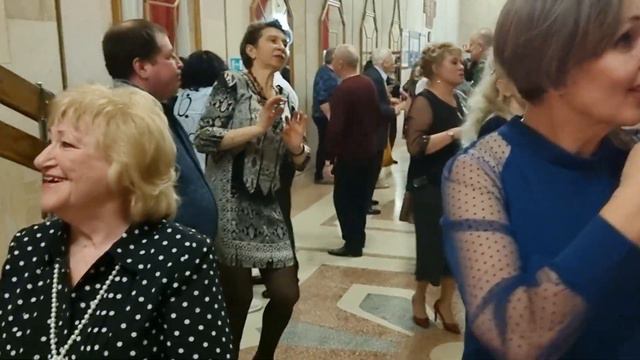 Букет из белых роз... 23.02.24 смотреть онлайн