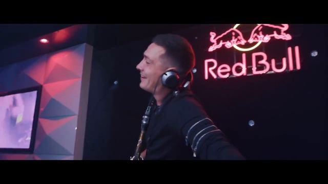 TPaul - LIVE Saxophone смотреть онлайн