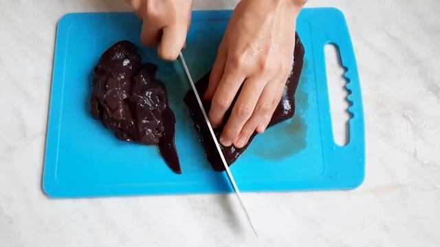 КАК ПРАВИЛЬНО ЖАРИТЬ ПЕЧЕНЬ С ЛУКОМ. ПИЯЗБЕН БАУЫР ҚУЫРАМЫЗ. смотреть онлайн