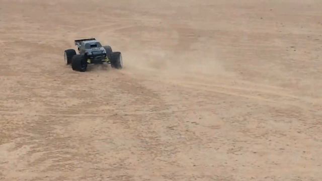 Losi E LST XXL Brushless Bash King смотреть онлайн