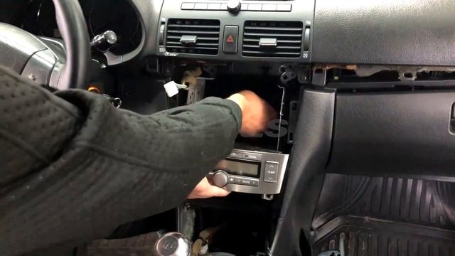 Установка магнитолы Teyes для Toyota Avensis 2 2003-2009 смотреть онлайн